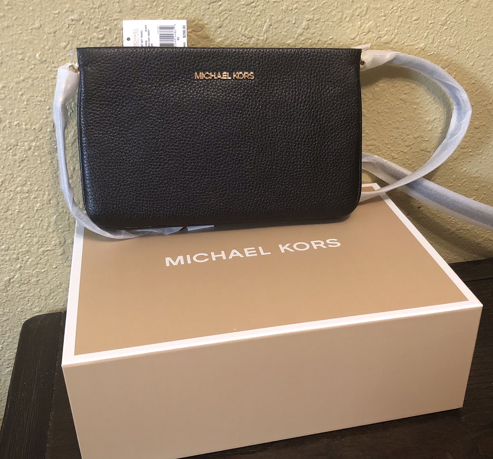 Brand New With Tags And In Gift 🎁 Box Michael Kors Pebbled Leather Purse
