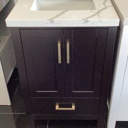 24” Bathroom Vanity Cabinet Solid Wood Quartz Top Ready for Pick Up 