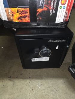 Sentry fire/water proof safe 1.33 XL