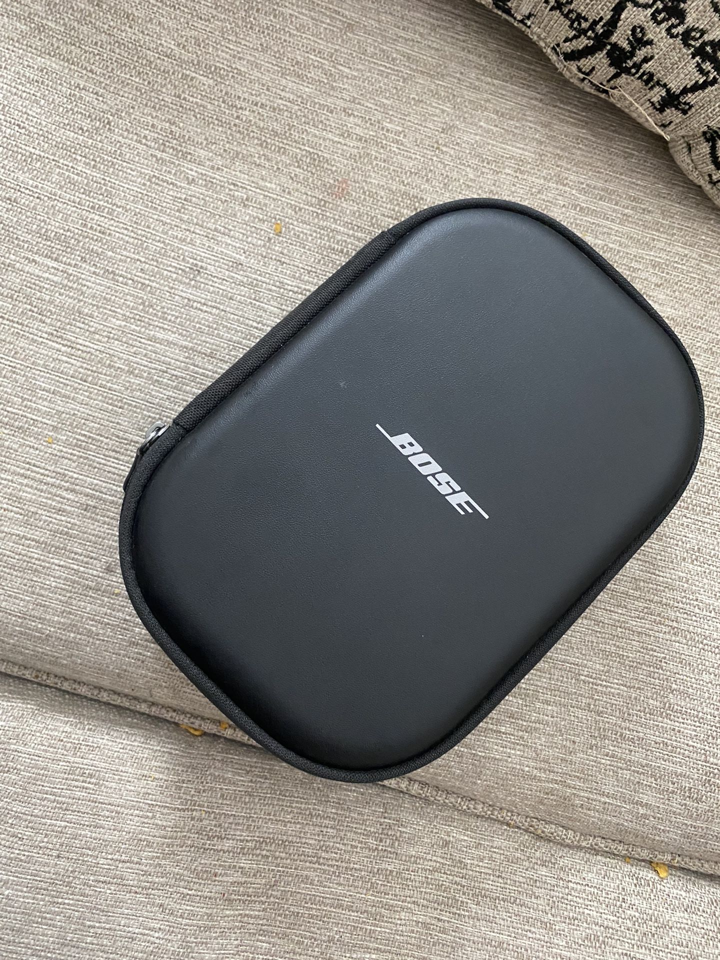 Basically New Bose QuietComfort headphones Case only