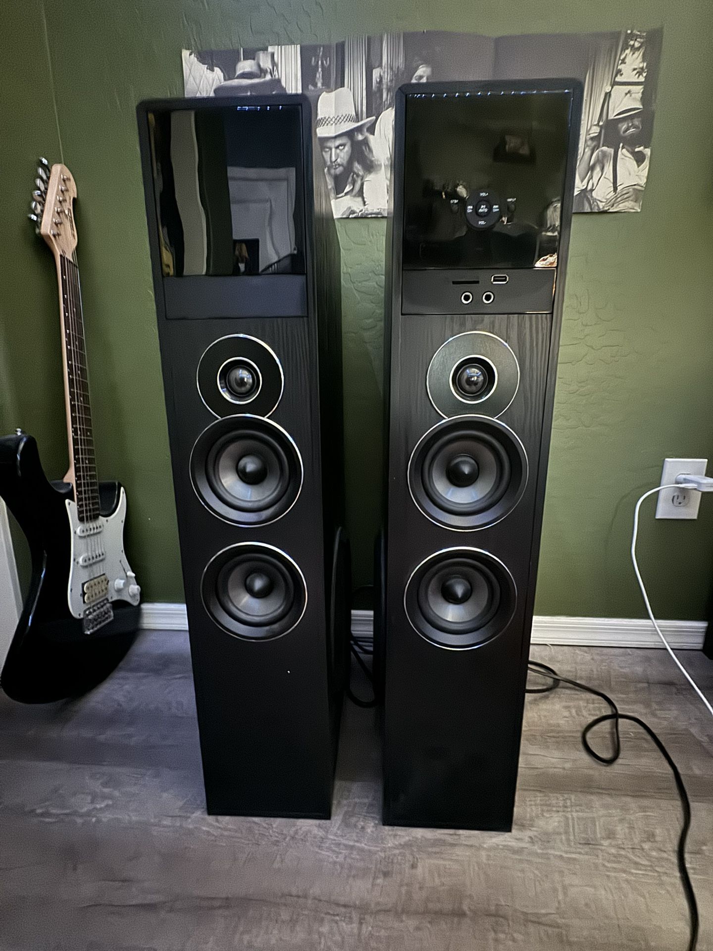 Rockville Tm80 Tower Speakers