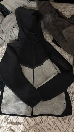 Gray and black Nike tech