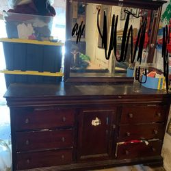 Dresser With Mirror