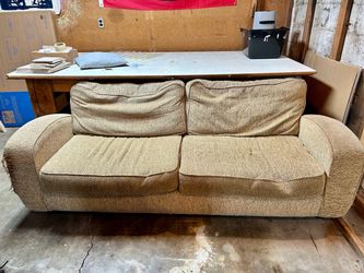Free garage couch!!