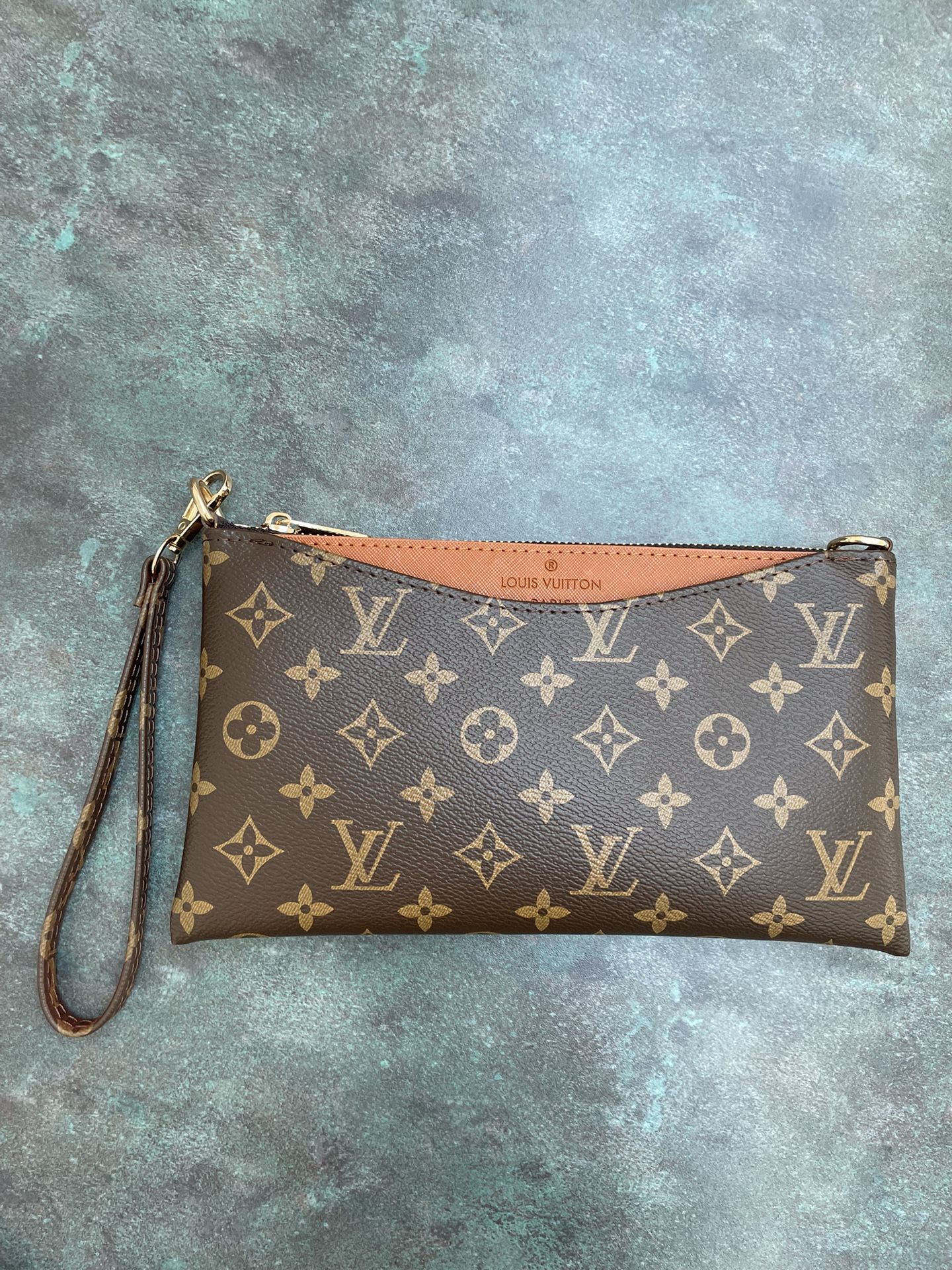 NEW WRISTLET