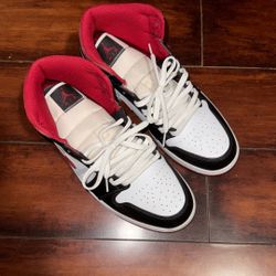 Jordan 1 Mid