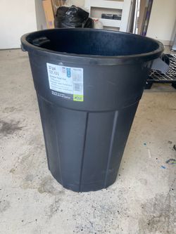 32 gallon trash can -clean