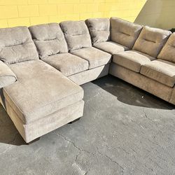 Like New 6 Months Old Large Sectional Couch 