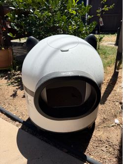 Litter box (self cleaning)