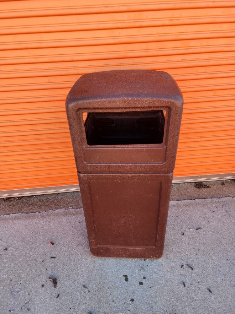 *** COMMERCIAL TRASH CAN ***