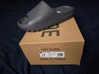 YEEZY SLIDE