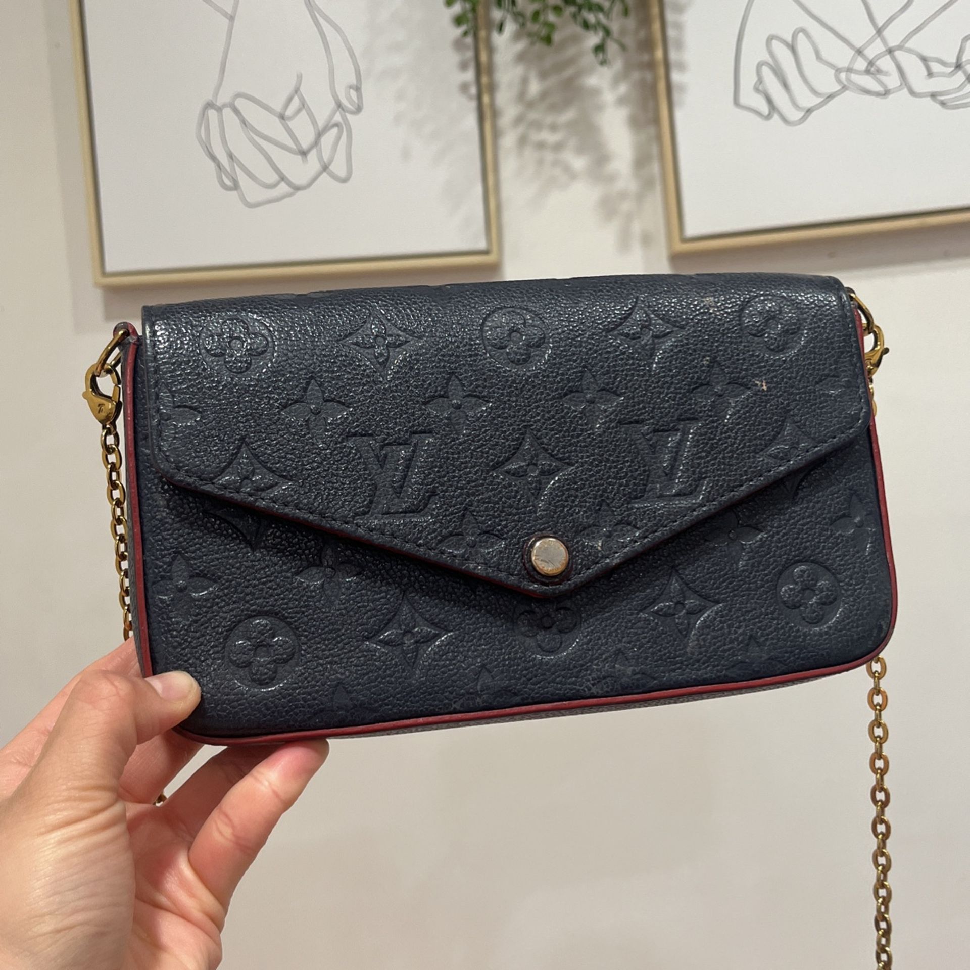 Louis Vuitton cross Body Authentic 