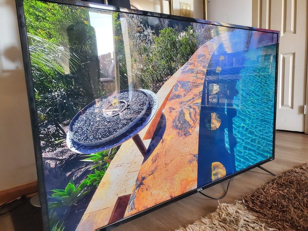 70" TCL roku smart tv 4k great condition like new come with remote. Great quality pic no scratch