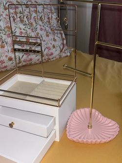 Jewelry holder
