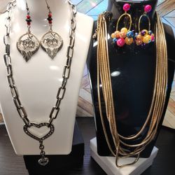 #2021, LOT VINTAGE RHINESTONE, PEARLS, SILVER & GOLD TONE 
