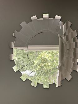 Modern Round Sunburst Wall Mirror – Beveled Decorative Accent Mirror