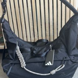 Perfectly lightweight, stylish and high quality Adidas sized gym bag (unisex) over 30% discount!