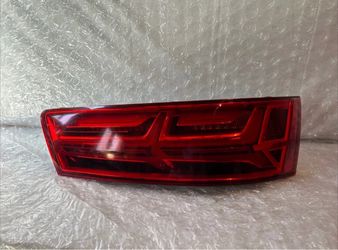 2017 2018 2019 Audi Q7 LED Right RH Tail Light OEM