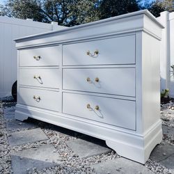 Dresser With 6 Drawers
