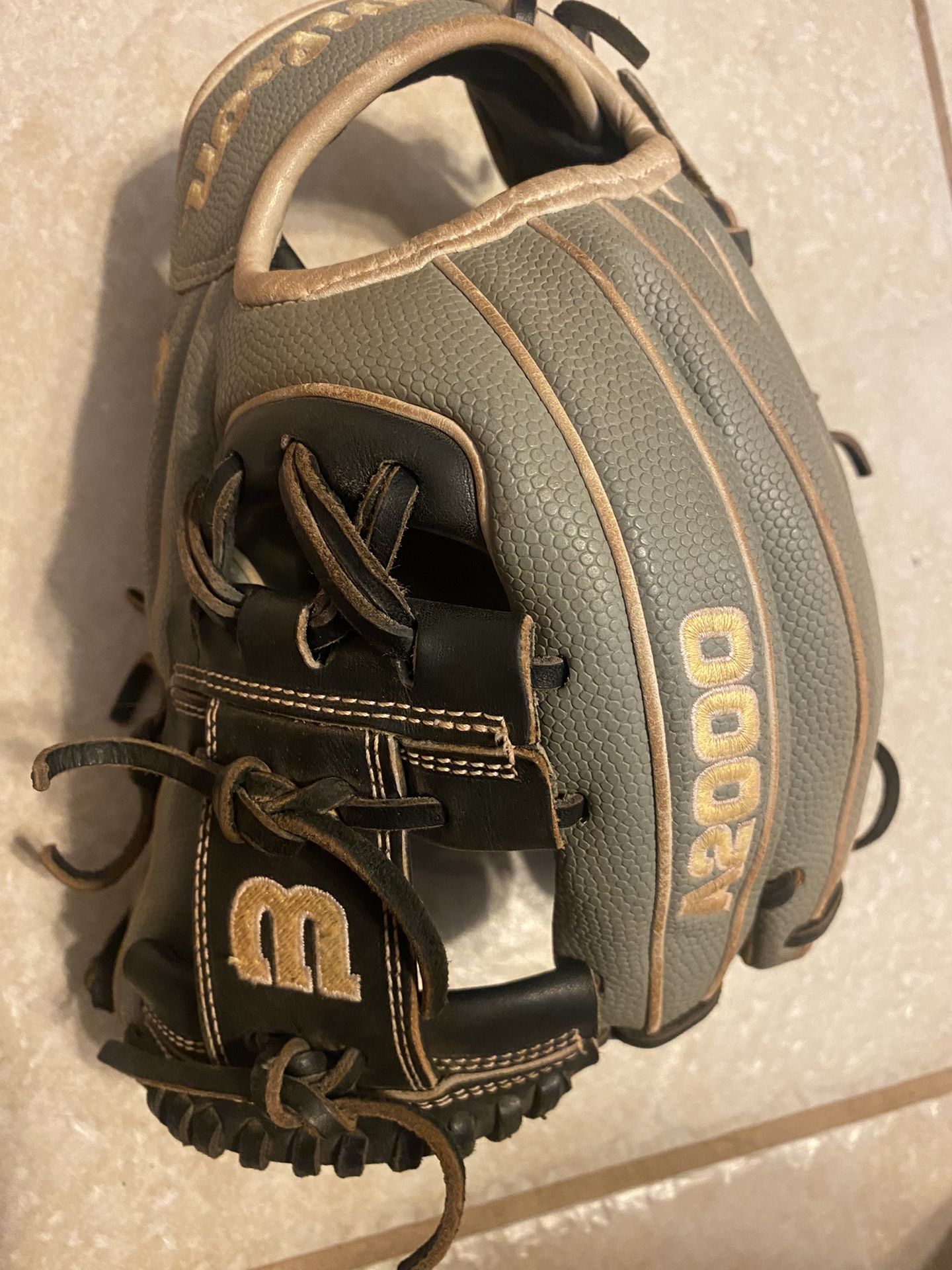 Wilson A2000