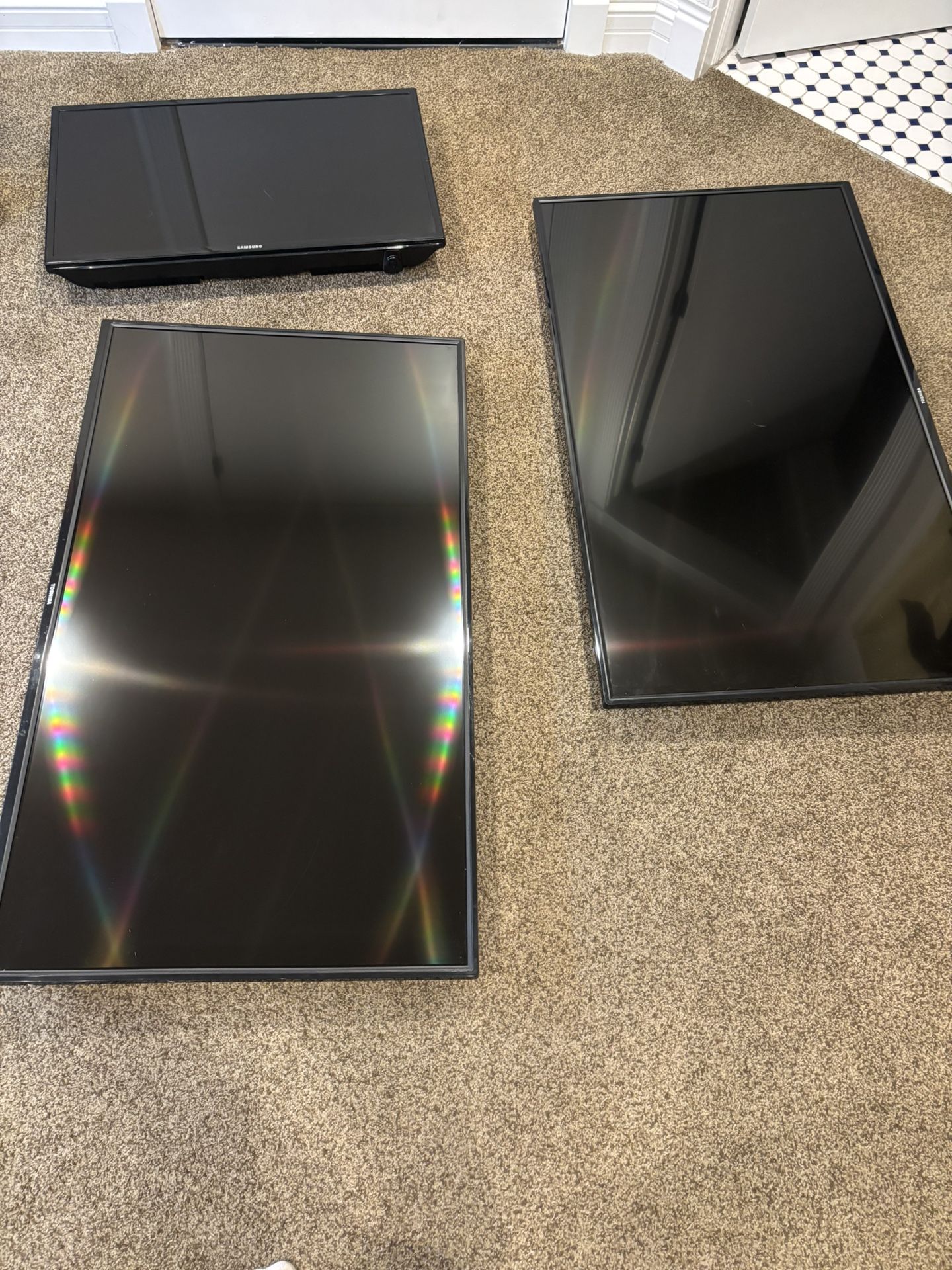 3 TVs + 27" Apple iMac (Mid 2010) – Good Condition, No Remotes/Power Cords