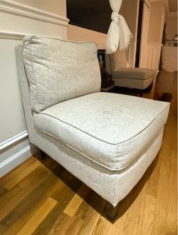 A set of 2 Chairs