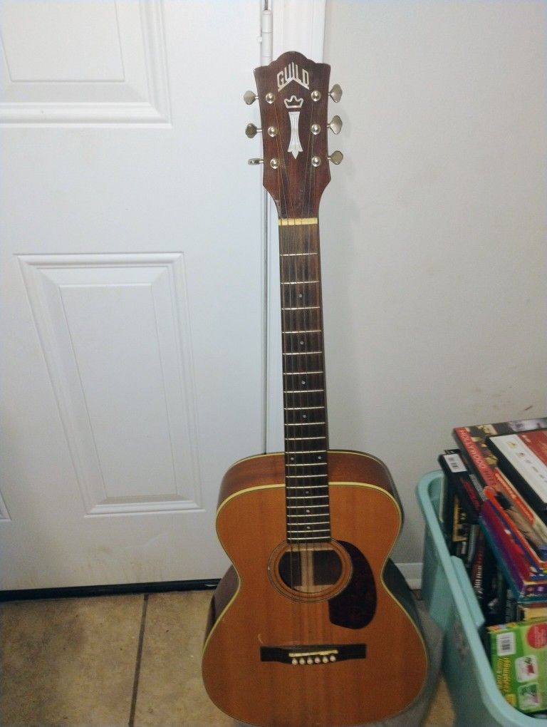 Guild M-140 Acoustic Guitar