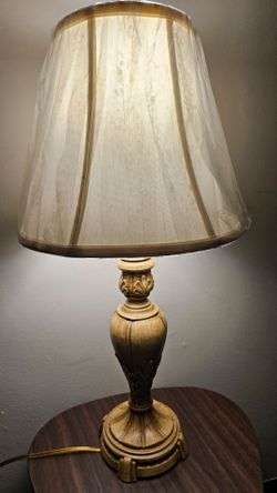 Traditional Antique-Style Table Lamp with Shade – Works Great