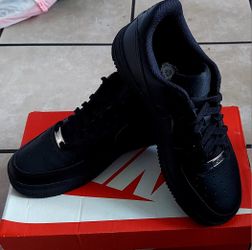 Womans NiIKE AIR FORCE 1