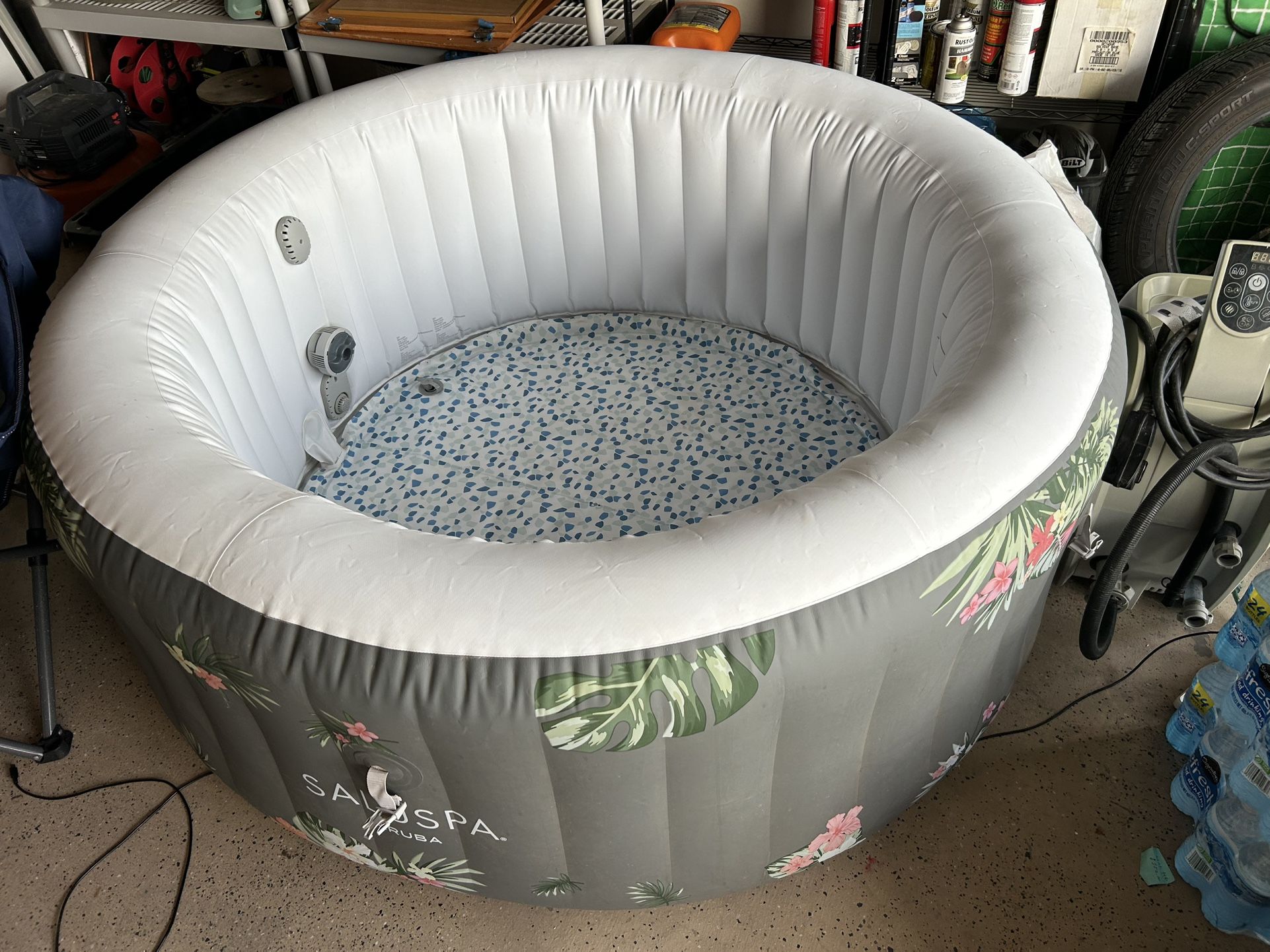 SaluSpa Inflatable Hot Tub
