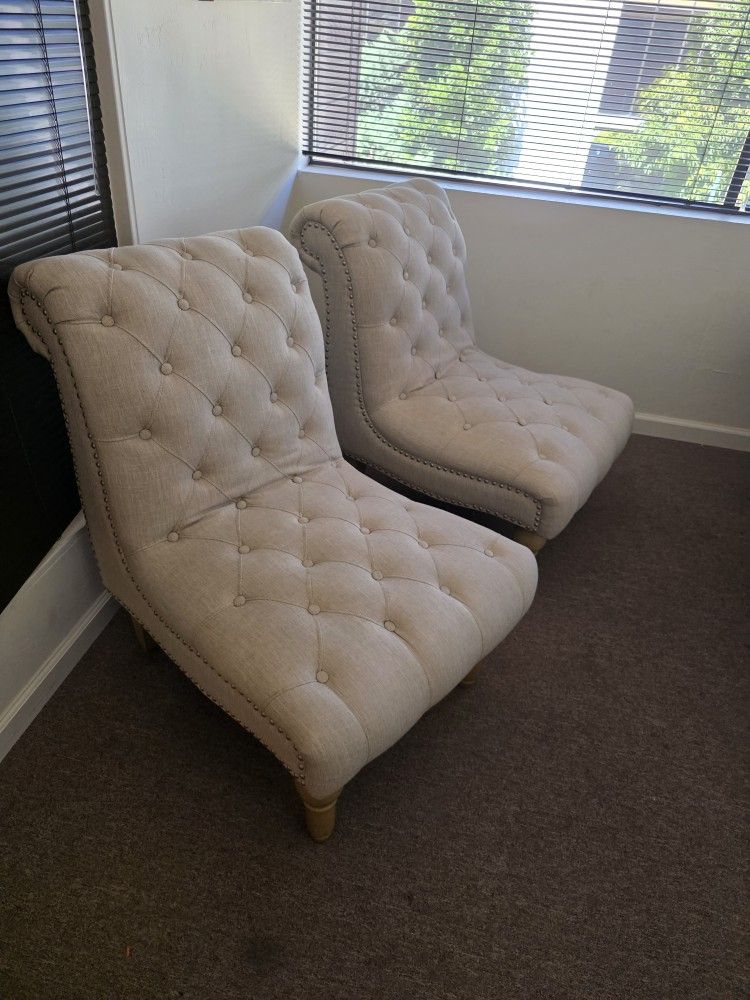 Tufted Natural Linen Lounge Chair