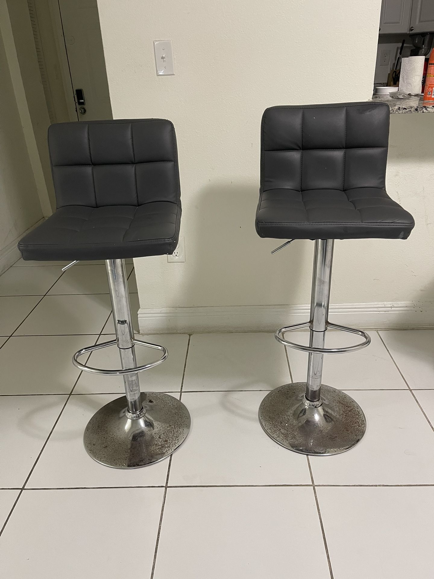 2 Bar Stools 75$ For Both