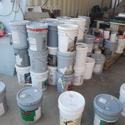 Lote  De Mas De 200 Galones De Pintura