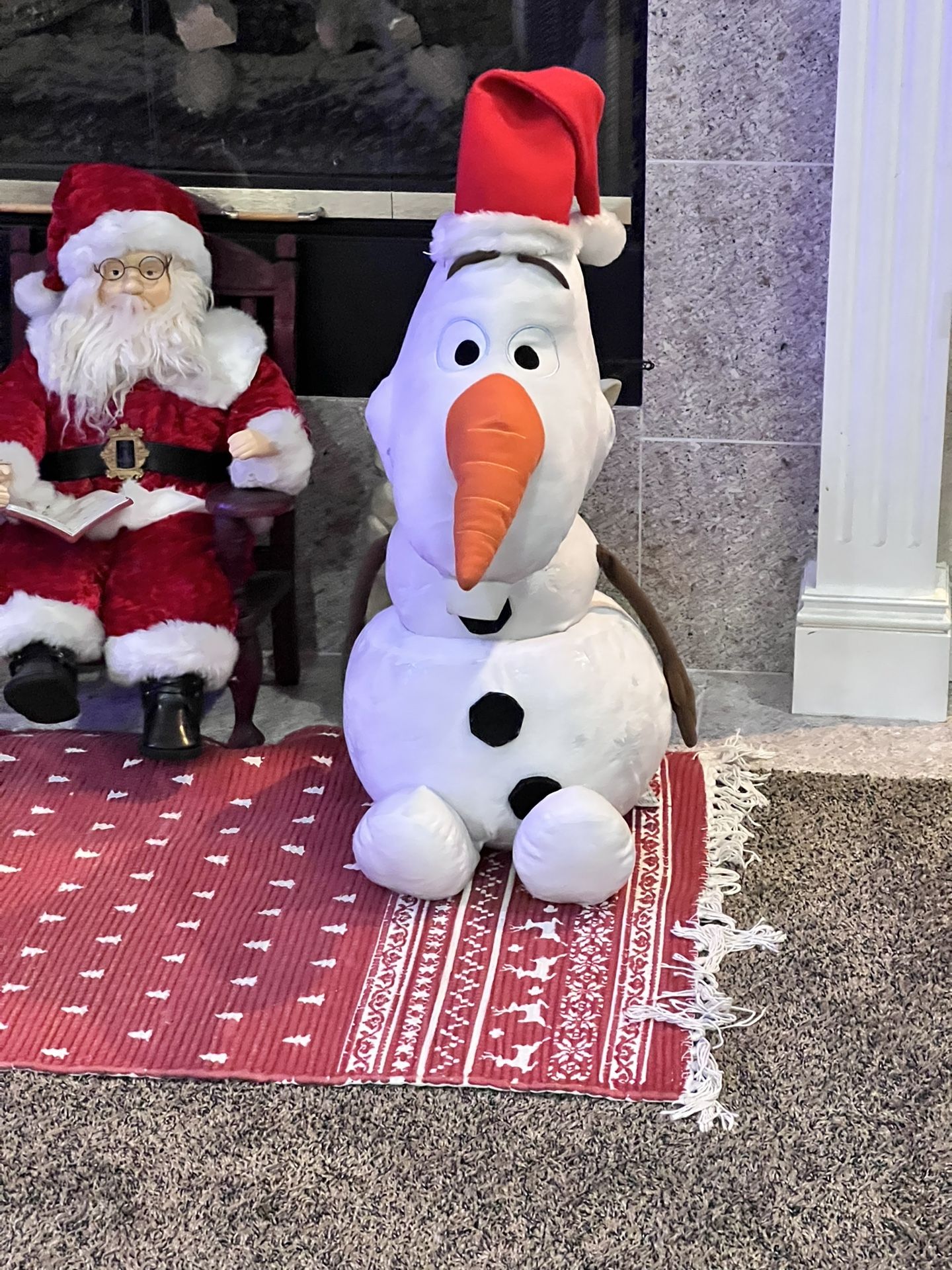 DISNEY GIANT CHRISTMAS OLAFF WITH HIS CHRISTMAS HAT! 25 INCHES LARGE