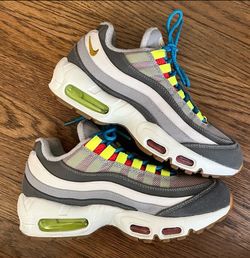 NIKE AIR MAX