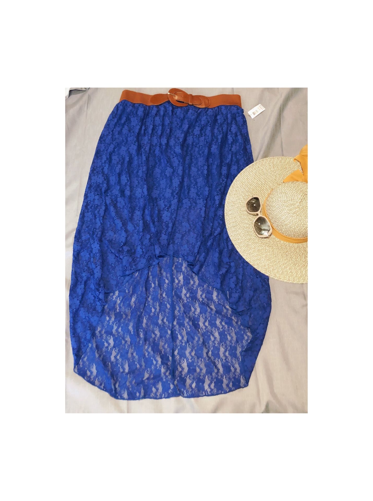 NO BOUNDARIES high-low skirt