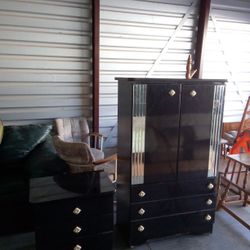 retro style dresser inside table black mirrors