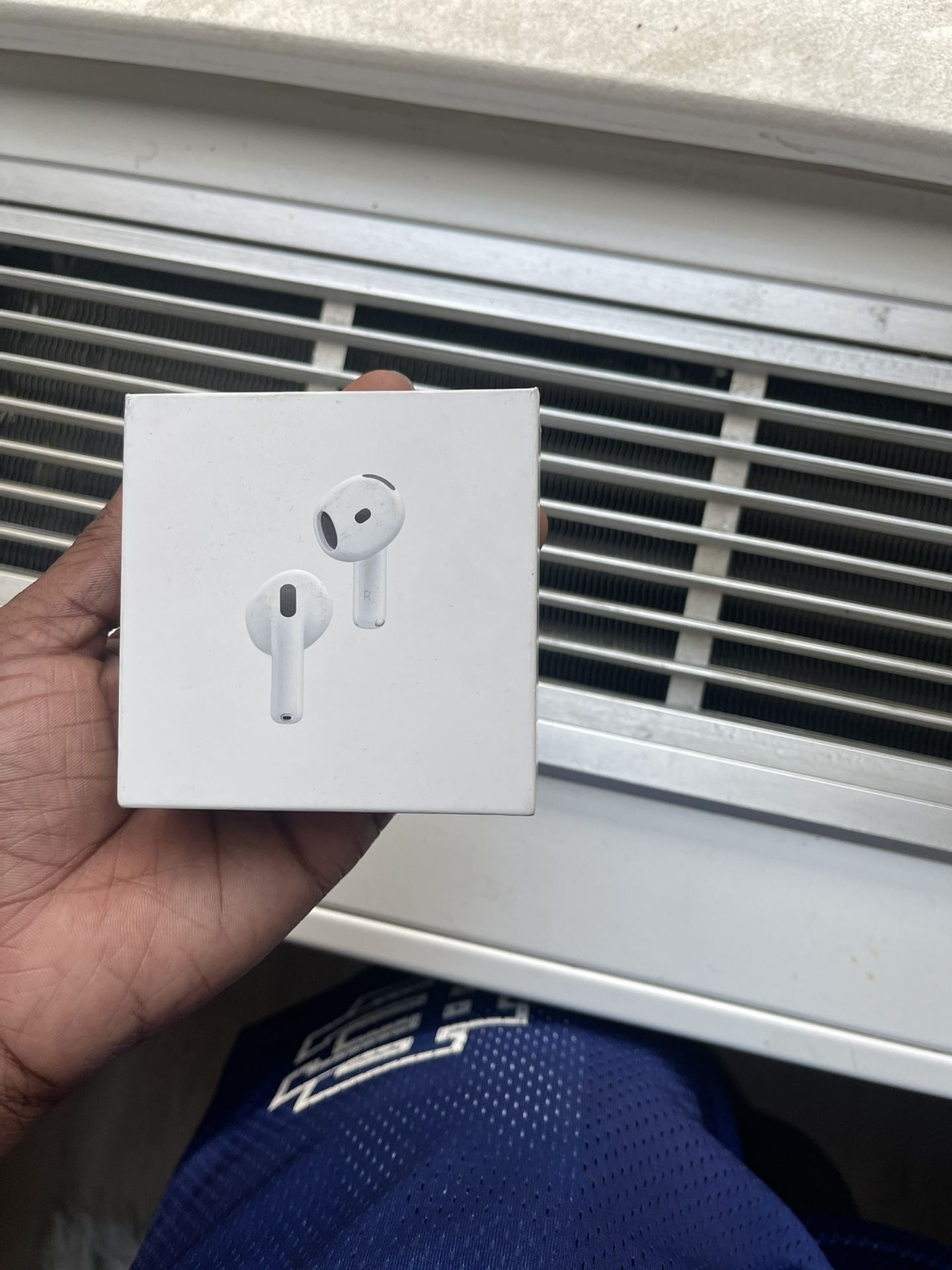 Apple Airpod 4 noise cancellation