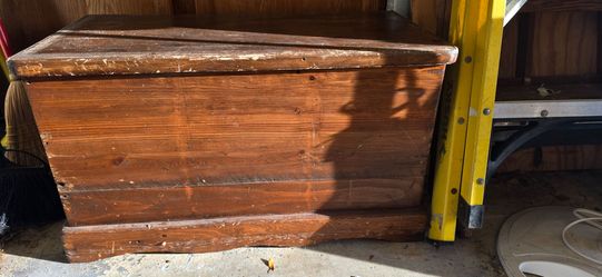 Wood chest