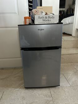 Whirlpool Personal Refrigerator/ Fridge