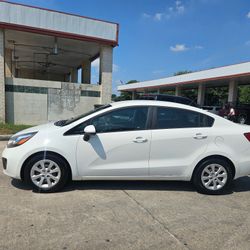 Kia Rio **GREAT RELIABLE CAR 