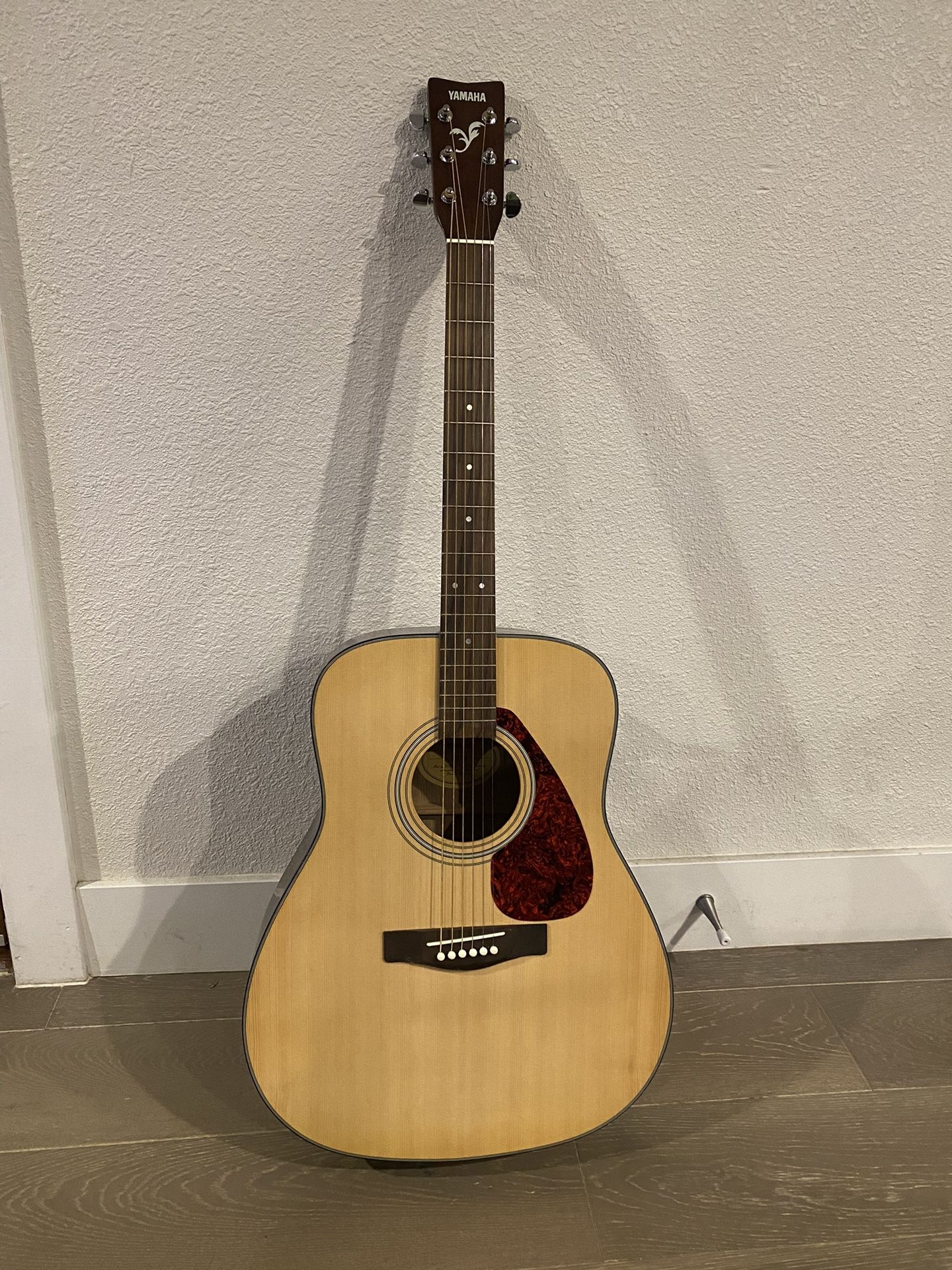 Yamaha F325 Folk Acoustic Guitar
