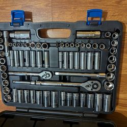 EP Auto socket set 69 piece and car jack