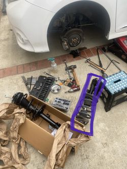 2 Struts Toyota Sienna / Mobile Mechanic Parts/