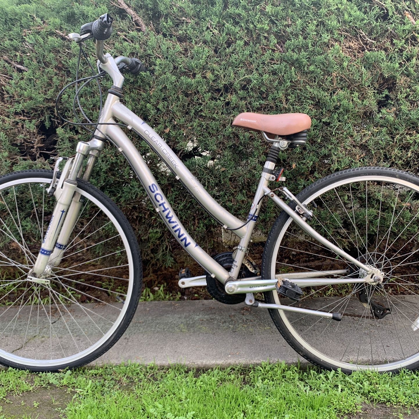 clear creek schwinn bicycle Schwinn Clear Creek 26in Women Bike for Sale in Gardena, CA