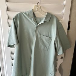 Lululemon Short Sleeve Button Up XL