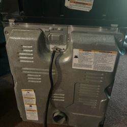 Whirlpool Washer And Dryer For Sale. Only Used For 1 Year. 