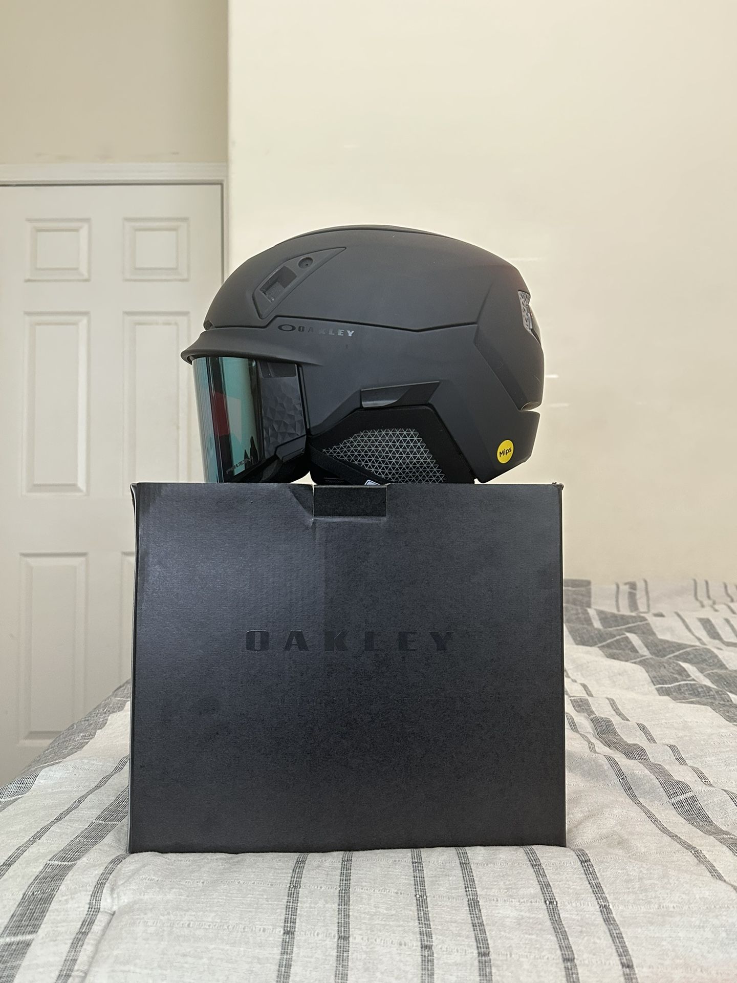 Oakley Mod7 Helmet Medium Blue Visor