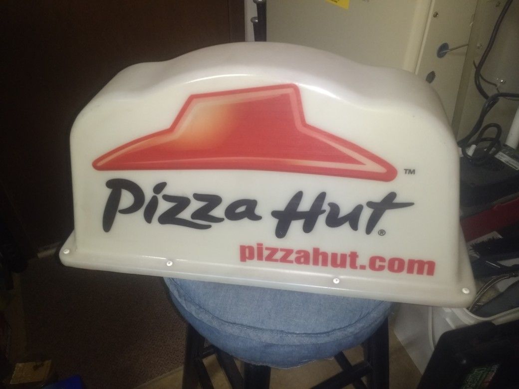 Pizza Hut Car Topper