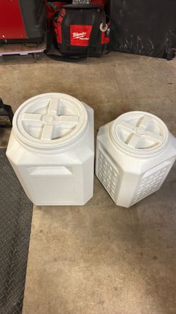 Pet food bins